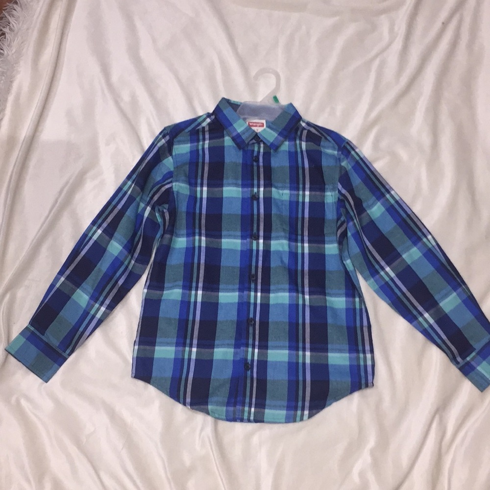 Wrangler blue boys long sleeved shirt sized 10-12